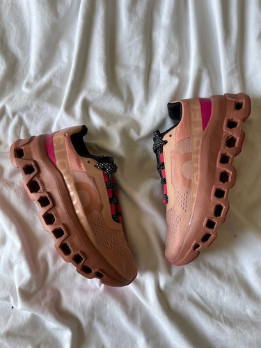 On Running Cloudmonster Rosa Fuerte Talla 25