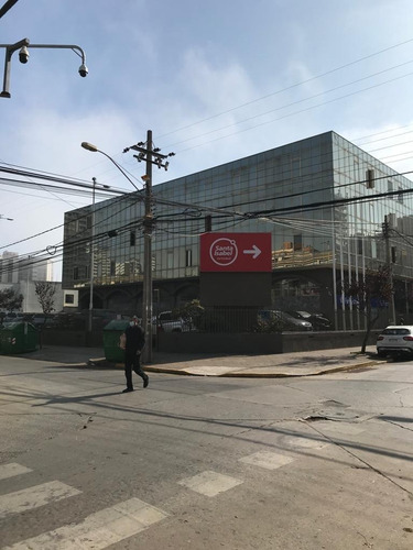 Imagen 1 de 11 de Excelente Oficina A Pasos De Avenida Libertad