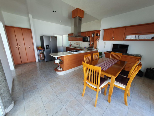Hermosa Residencia En Centro Sur, Claustros Del Sur, C.342 M2, 3 Niveles