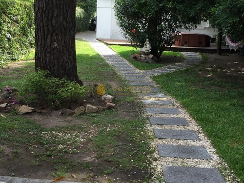 Casa En Barrio Cantegril De 3 Dormitorios - Consulte!!!!!- Ref: 2152