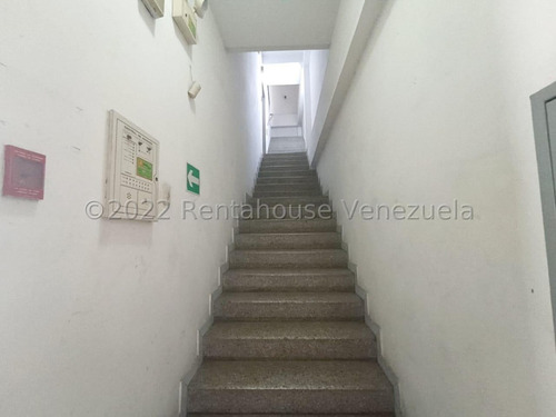 Edificio Comercial En Venta En Avenida Libertador Barquisimeto Lara. Código 23-15252 Excelente Oportunidad Al Mejor Precio Negociable!!!. Comunicate Conmigo! Gracias. Pregunta Sin Compromiso Kv #
