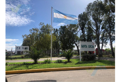 Terreno Con Fondo Al Pulmón Verde En  Santa Lucia - Pilar Del Este