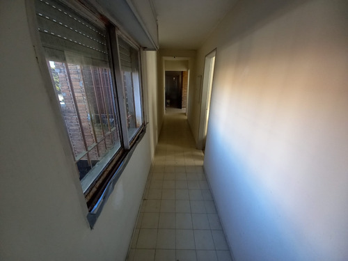Vendo Casa 3 Dormitorios 3 Baños Para Reciclar. Gran Ubicación Bolonia Próximo A Avenida Italia