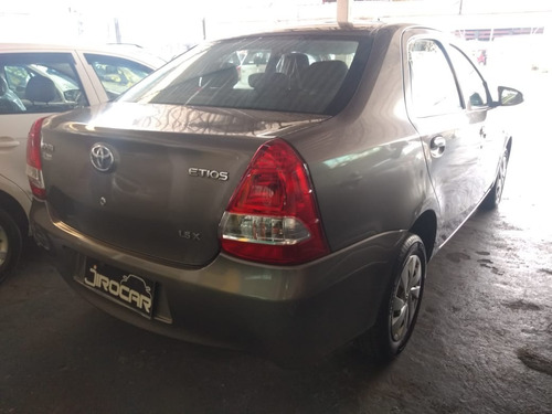 Toyota Etios Sedan Automatico