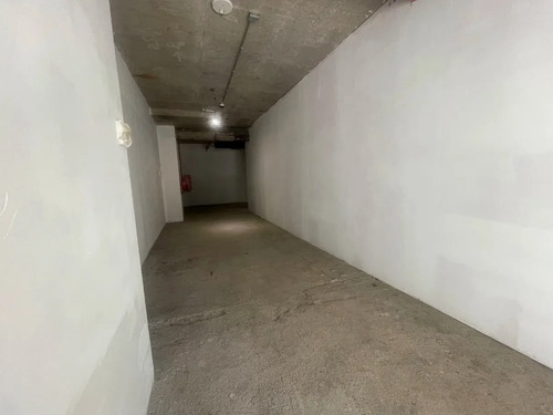 Local Comercial Apoquindo - Frente Al Mut - Barrio El Golf