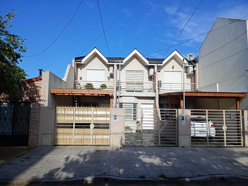 En Venta En Caseros Hermoso Duplex De 3 Ambientes 2 Baños Cochera Patio. F: 10301
