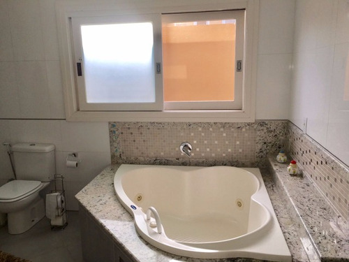 Casa Em Belém Novo Com 4 Dormitórios - Vz3906