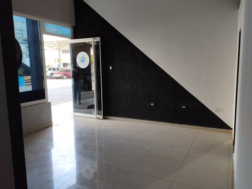 Imagen 11 de 12 de En Alquiler Local En Victorias Mall Puerta Maraven