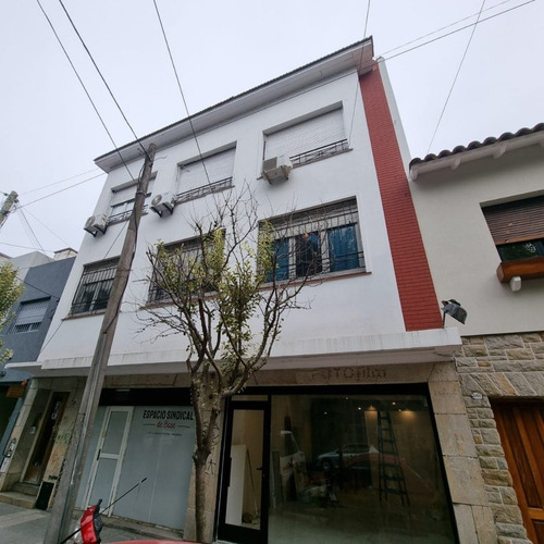 Imagen 2 de 3 de Venta Local Sobre Calle Alberti Reciclado.