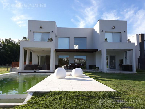 Casa En Venta En Barrio San Juan