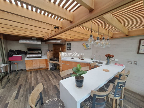 Casa Venta De 4 Dorm., Condominio, Wenlock School Las Condes