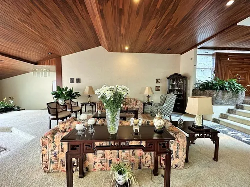 Casa En Excelente Ubicación, Calle Tranquila Y Con Vista Arbolada