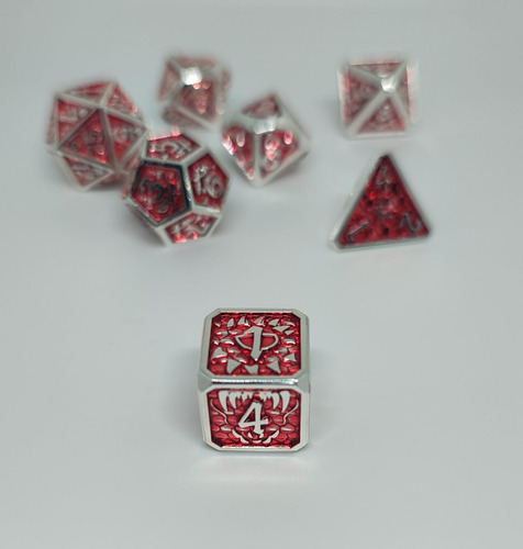 Set Dados De Metal X 7 Rol - #5 Rojo Con Bordes Y Numeros Plateados Y Armas