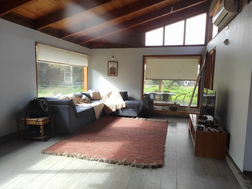 Casa Familiar Con Piscina, Quincho Y Gran Terreno Colina