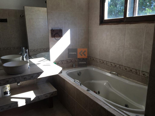Casa En Venta Y Alquiler,espectacular Esquinera Con Piscina En Montoya - La Barra - Punta Del Este- Ref: 8768