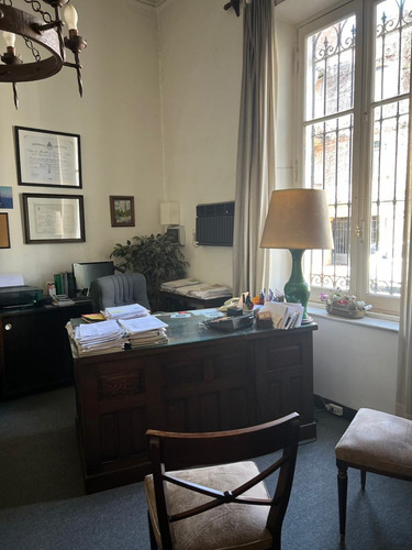 Casa En Alquiler, Apto Profesional , Actualmente Se Ocupa Como Oficinas . Ideal Oficinas . Cerca Del Centro Comercial , Tribunales , Transportes.