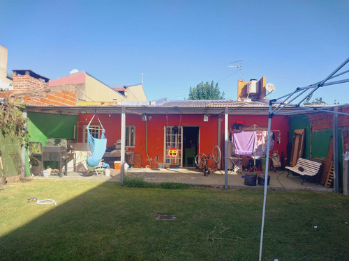 Casa En Venta - 3 Dormitorios 1 Baño - Local - Cochera - Lisandro Olmos, La Plata