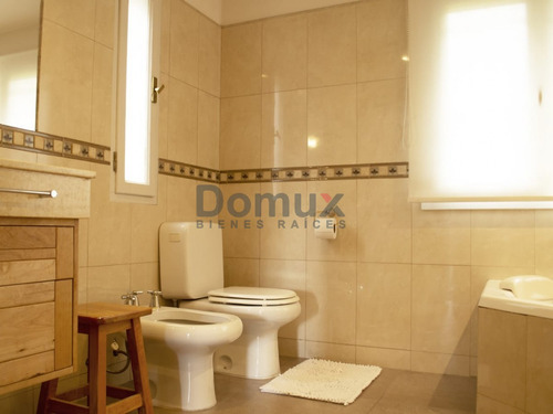 Destacada Propiedad En Barrio Melipal 250m2