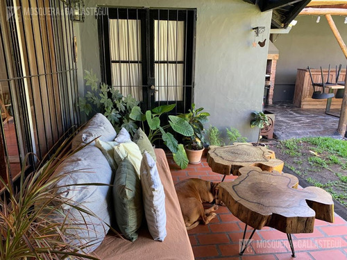 Imagen 2 de 10 de Muy Linda Casa Desarrollada En Pb