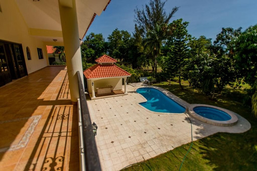 Vendo Magnífica Villa En Metro Country Club, Una Mansión De Lujo En Juan Dolió, República Dominicana