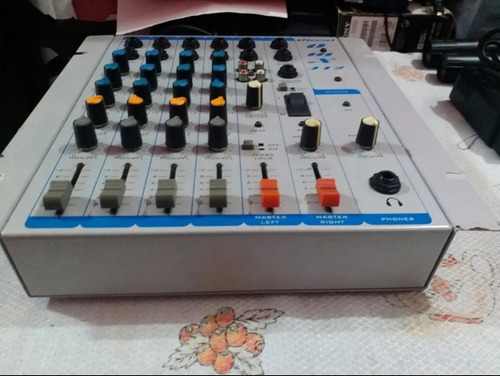 Mesa De Som Mixer Oneal Omx412 Com 1 Auxiliar 4 Canais Bivol