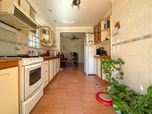 Casa En Venta En Banfield Oeste - Acepta Departamento En Parte De Pago!