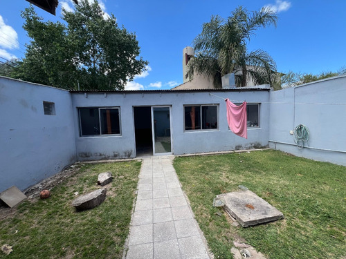 Casa Sobre Esquina (barrio Los Sauces)