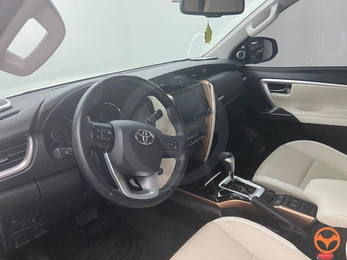 Imagem 8 de 15 de Toyota Hilux Sw4 2.8 Srx Diamond 4x4 7 Lugares 16v Turbo