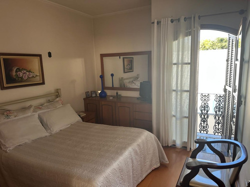 Casa Com Fino Acabamento, Rua Tranquilha, Bairro Nobre, 3 Dormitórios, Uma Suite, Quarto De Empregada.