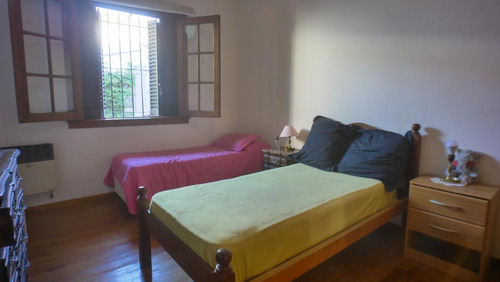 Chalet Estilo Inglés De 3 Dorm. Banfield Este.