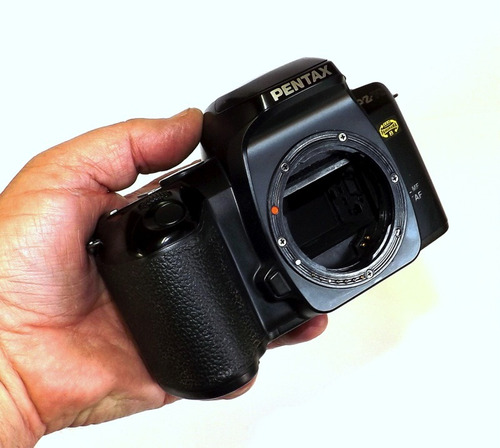 Imagem 1 de 5 de Câmera Pentax Pz-70 Analógica 35mm C/ Defeito