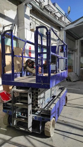 Imagen 6 de 10 de Alquiler Plataforma Elevadora Tijera