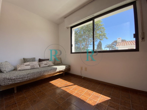 Imagen 8 de 10 de Apartamento 3 Dormitorios Y Dep. Primera Linea Mansa