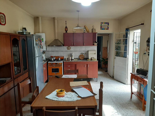 Venta Casa 2 Dormitorios C/ Salon De Ventas Excelente Sobre Avenida - Granadero Baigorria
