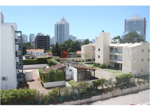Imagen 11 de 16 de Edificio Botavara