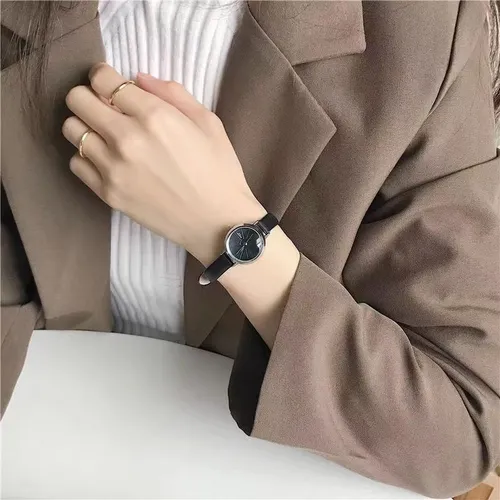 A Reloj Mujer Cuarzo Con Disco Pequeño Y Cinturón Retro Moda