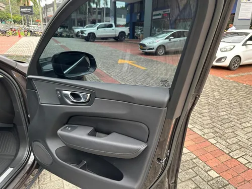 Volvo XC60 2.0 B5 Momentum Hybrida At 4x4