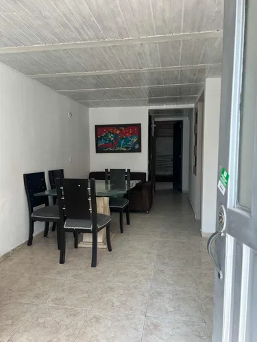 Casa De 3 Pisos 4 Habitaciones En Total, Primer Piso Indepen