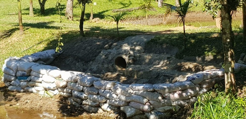 Imagem 9 de 27 de (5.800 M²) Aconchegante Chácara À Venda Em Juquitiba/sp, Contendo Casa Sede Estilo Sobrado, Área De Festas Com Churrasqueira, Integrada Com A Piscina! - 267 - 71047927