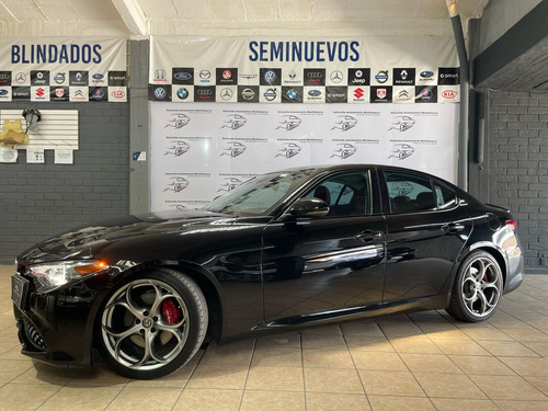 Alfa Romeo Giulia 2.0 Ti At