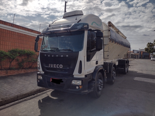 Imagem 4 de 15 de Iveco Tector 240e28 Bitruck 2013 Com Silo