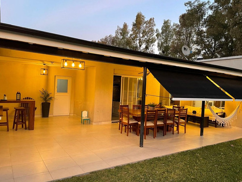 Venta Casa 6 Ambientes La Cesarina Pileta Climatiz