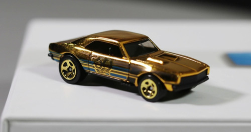 Hotwheels Camaro 67 Edición Gold