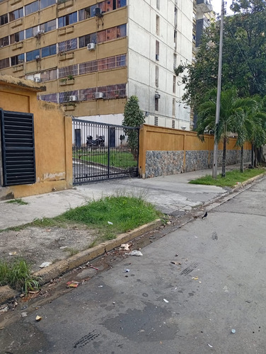 Gf Se Vende Apartamento En Res Teresa En Mañongo. Oportunida
