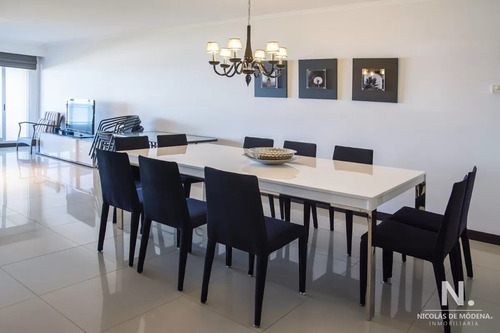 Departamento En Torre Lobos En Venta, Unidad De 3 Dormitorios Con Vista Al Mar, Punta Del Este