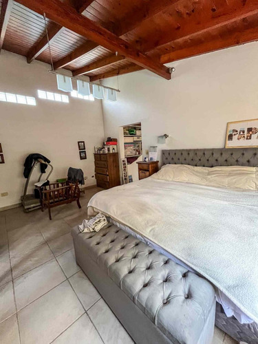 Venta Casa 6 Ambientes C/dep. Barrio Los Jazmines
