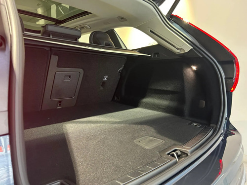 Volvo XC60 2.0 T8 Plus Recharge (Plug-In) 5P Hibrido