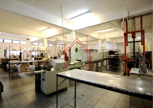 Excelente Local Industrial Con Renta.