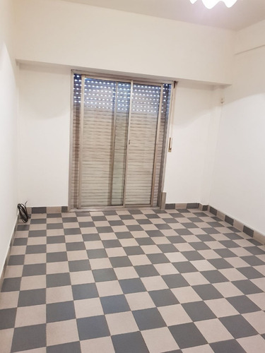 Imagen 2 de 6 de Departamento De 2 Ambientes 2° Piso Al Frente, Cocina Comedor Diario, Baño Instalado, Un Dormitorio Con Placard Y Balcon A La Calle