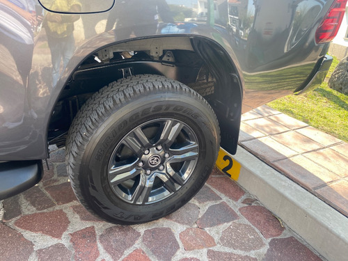 Toyota Hilux 2.7 Cabina Doble Sr Mt